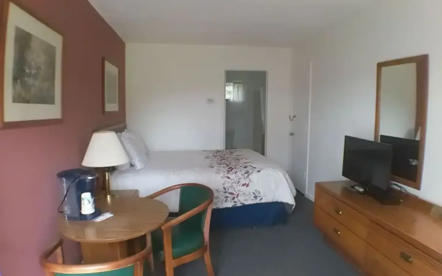 Queen Bed Room 18, No Lake View, at Crystal Lake Resort