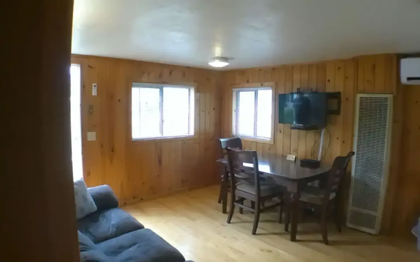Cottage 5 — 2 Bedrooms with full kitchen and patio