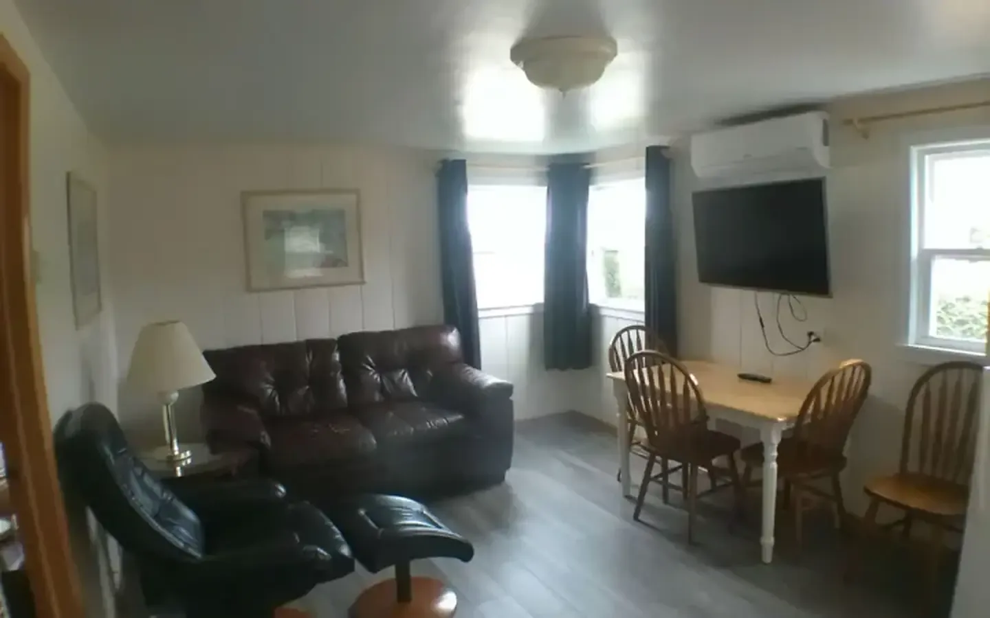 Cottage 2 — 1 Bedroom with kitchenette and lake view