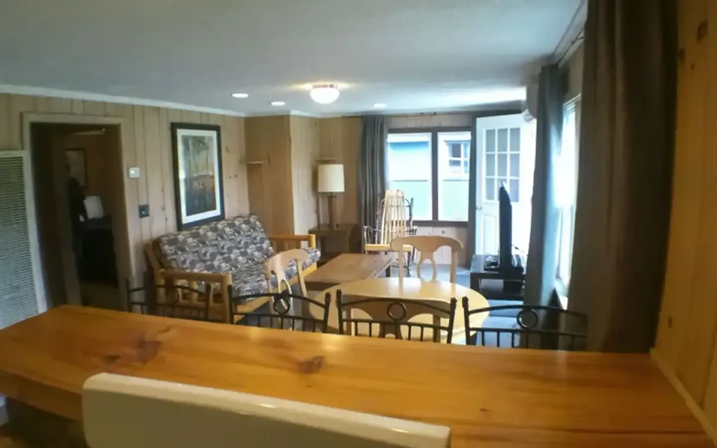 Cottage 7 — 2 Bedrooms with full kitchen and patio